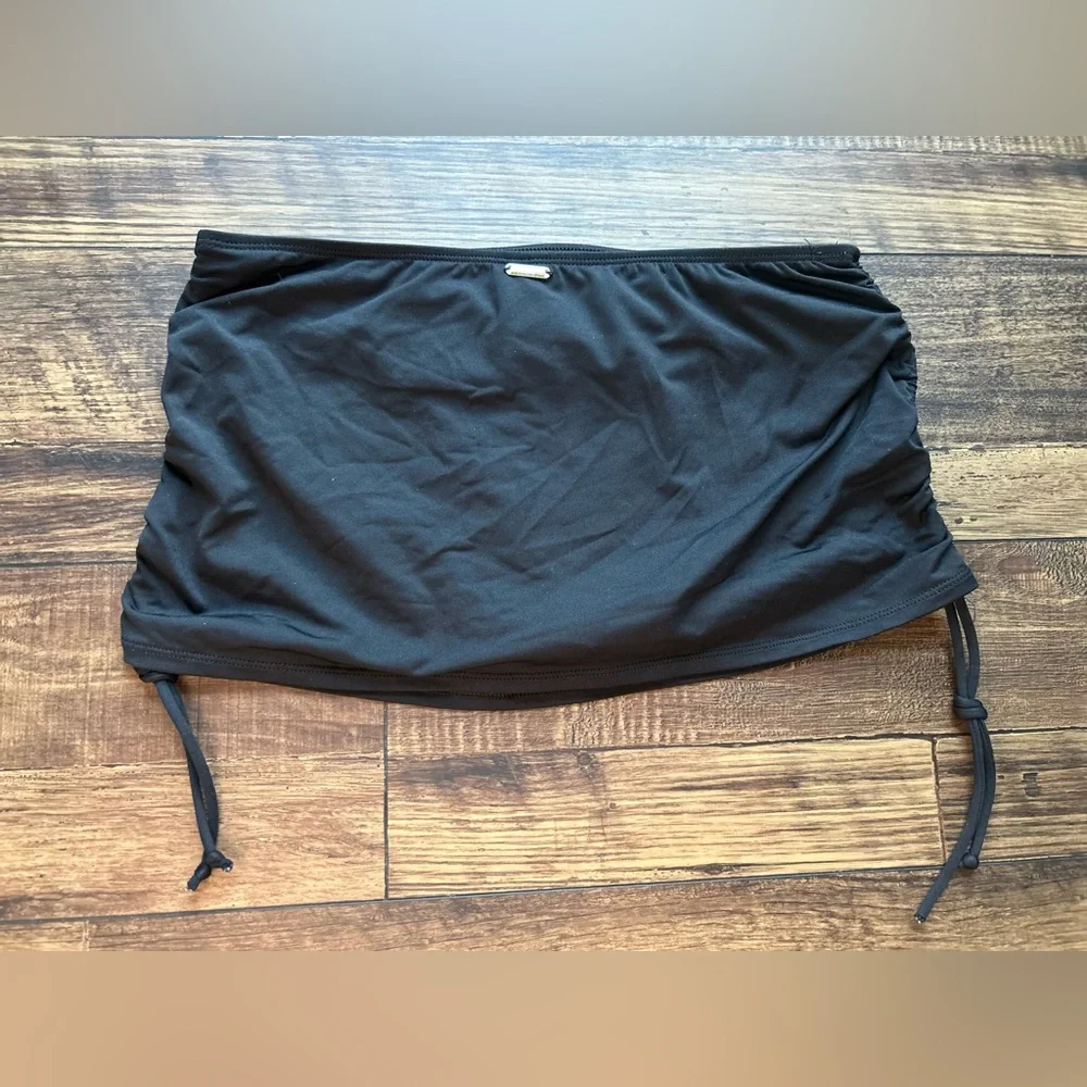 Liz Claiborne Women’s Black Scrunch Side Swim Skirt With Built in bottoms Size 8
